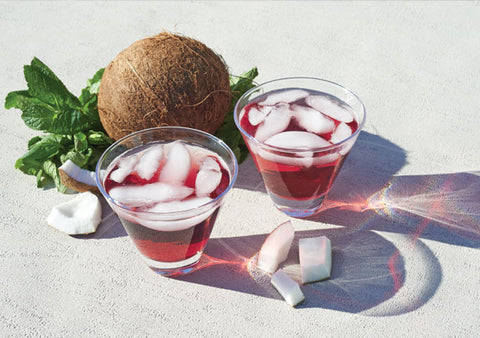 Sprudlende mocktail med Icy Mint og solbær